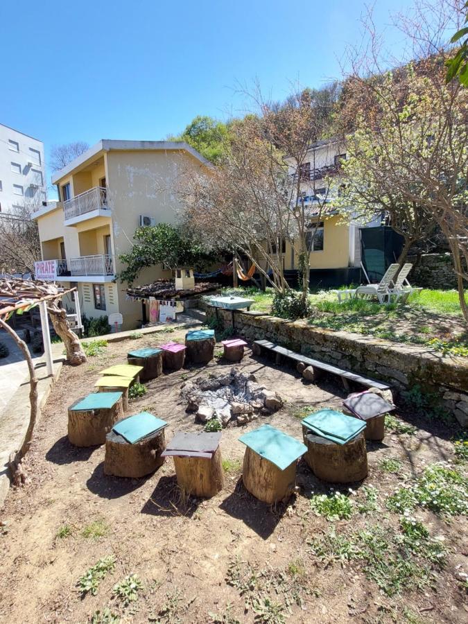 Хостел Pirate Backpackers Улцинь Экстерьер фото