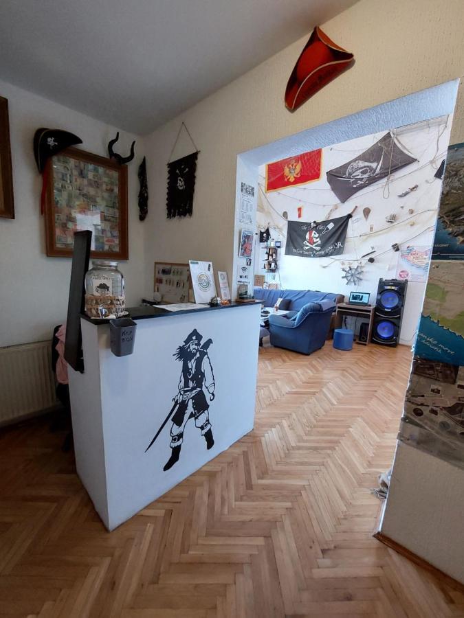 Хостел Pirate Backpackers Улцинь Экстерьер фото