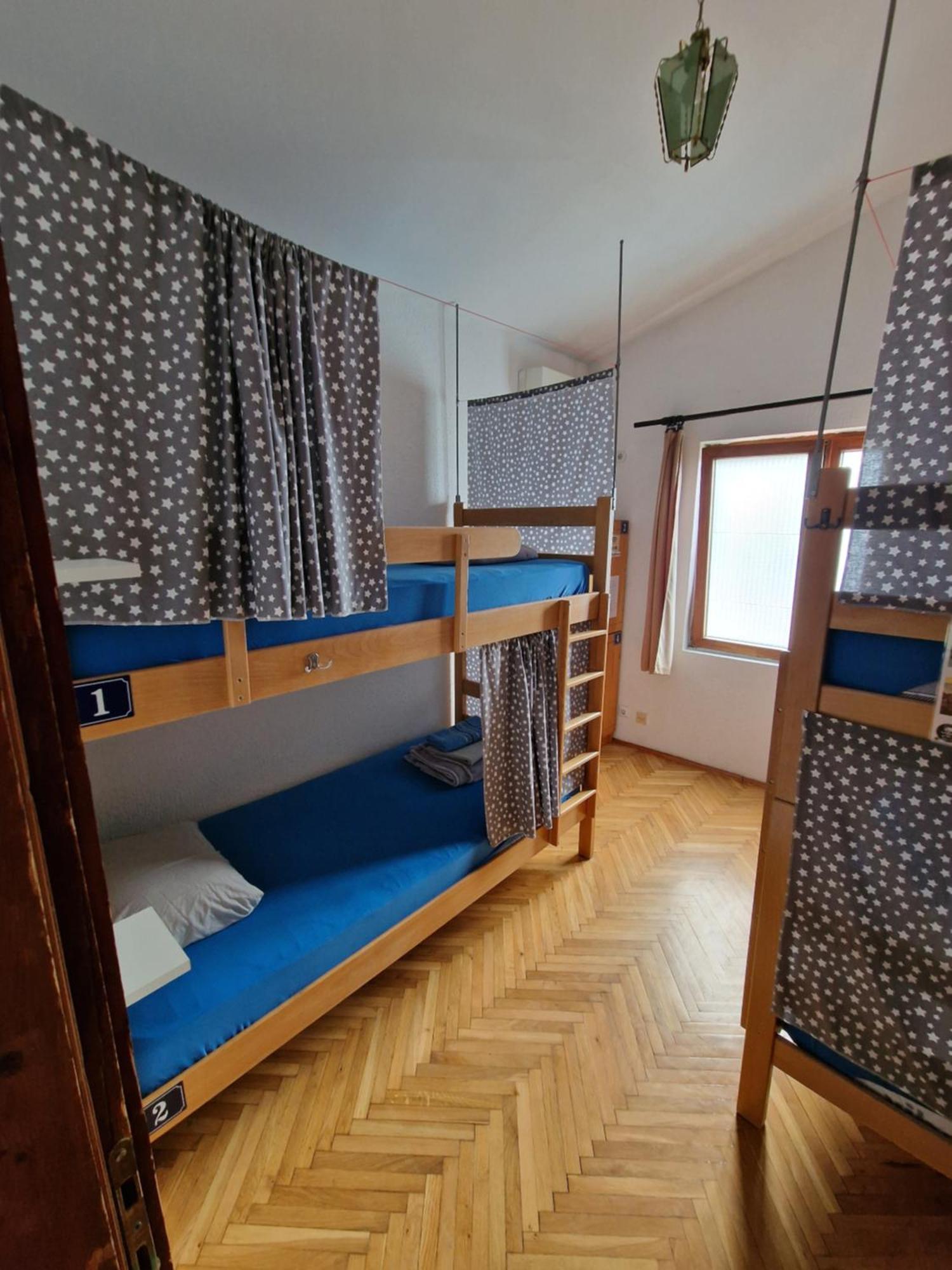Хостел Pirate Backpackers Улцинь Экстерьер фото