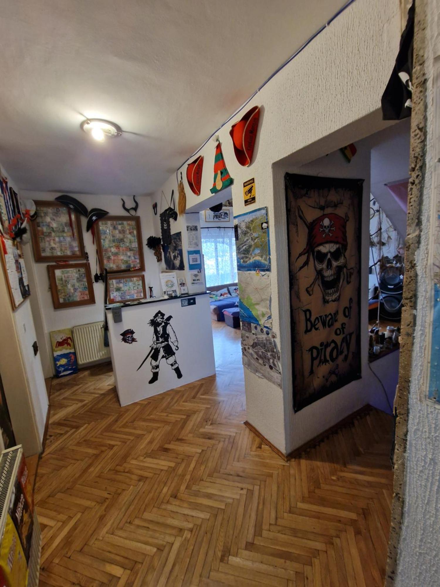 Хостел Pirate Backpackers Улцинь Экстерьер фото