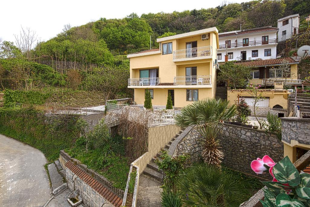 Хостел Pirate Backpackers Улцинь Экстерьер фото