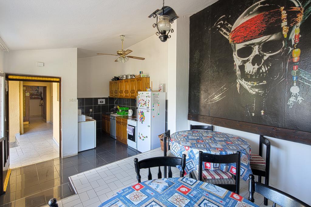 Pirate Backpackers Улцинь Экстерьер фото