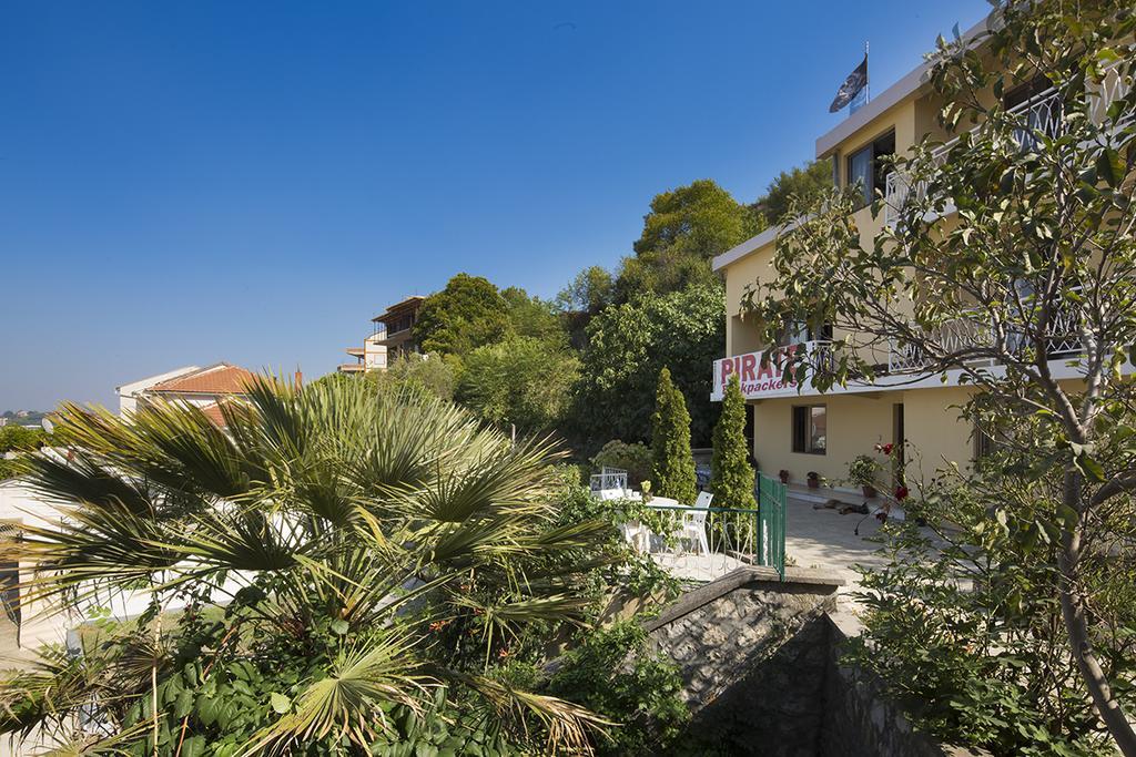 Хостел Pirate Backpackers Улцинь Экстерьер фото
