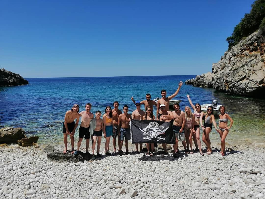 Хостел Pirate Backpackers Улцинь Экстерьер фото